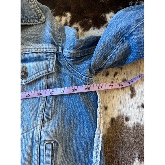 FREE PEOPLE We The Free Denim Cropped Distressed Jacket Size Medium - Picture 7 of 8